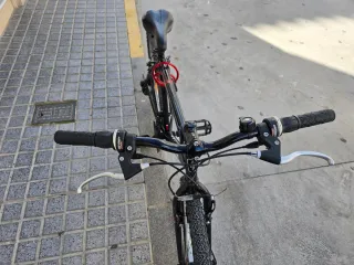 Bicicleta de montaña negra