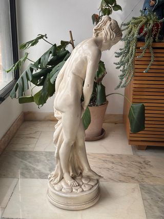 Estatua de escayola lacada mujer desnuda