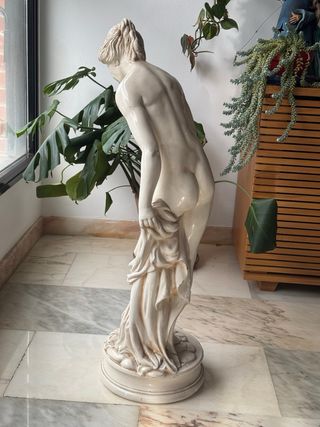 Estatua de escayola lacada mujer desnuda