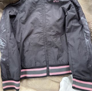 Cazadora Roxy Negra y Rosa