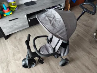Triciclo infantil gris con manillar