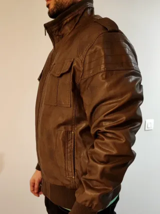 Cazadora de piel marrón