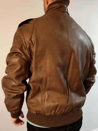 Cazadora de piel marrón