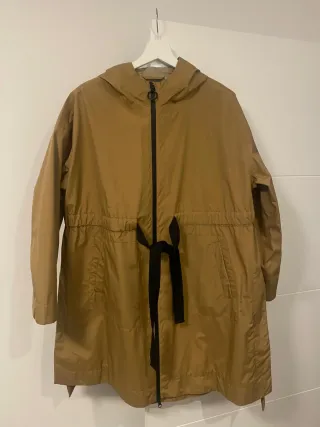 Gabardina Beige con Capucha