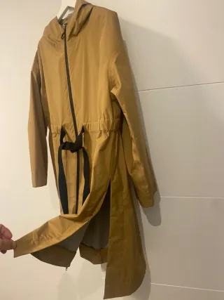 Gabardina Beige con Capucha