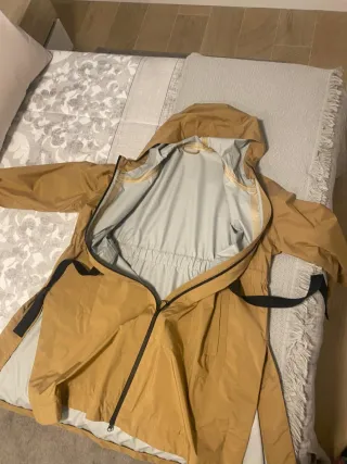 Gabardina Beige con Capucha