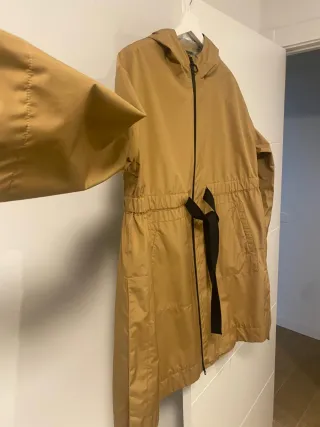 Gabardina Beige con Capucha