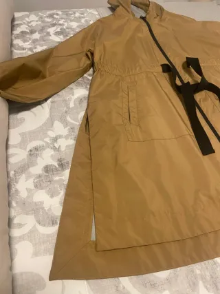 Gabardina Beige con Capucha