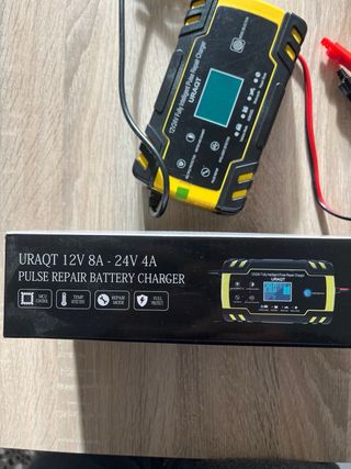 Cargador Baterías Coche Moto URAQT 12V/24V