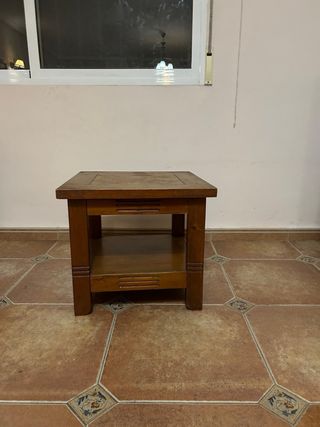 Mesa auxiliar de madera