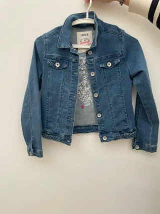 Cazadora vaquera niña IKKS azul. Talla/10 años. ..