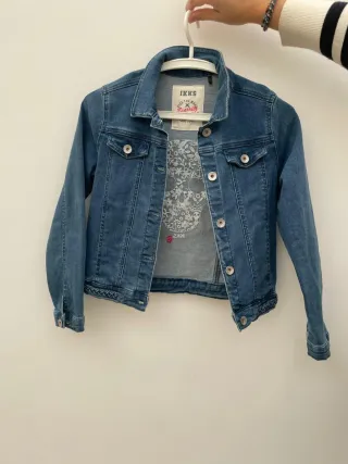 Cazadora vaquera niña IKKS azul. Talla/10 años. ..