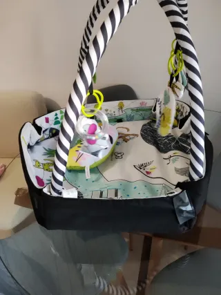 Gimnasio bebé con pelotas