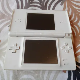 Nintendo DS Lite Blanca + Cargador