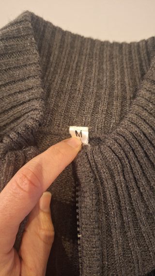 Jersey de rayas gris y negro con cremallera