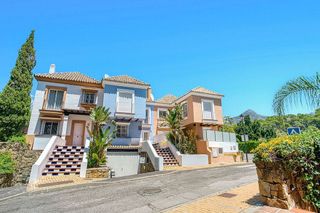 Casa adosada en venta en Los Naranjos - Las Brisas en Marbella