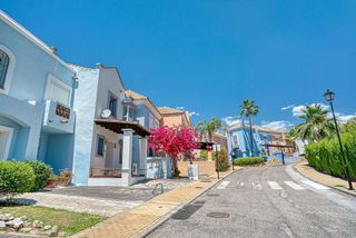 Casa adosada en venta en Los Naranjos - Las Brisas en Marbella