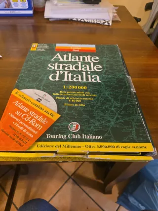 Atlante stradale d'Italia 1:200.000. Con CD-ROM