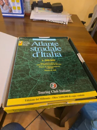 Atlante stradale d'Italia 1:200.000. Con CD-ROM