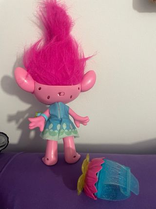 Muñeca Trolls Poppy con accesorio pulsera