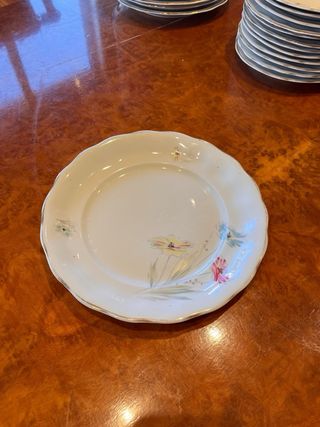 Plato de porcelana con flores