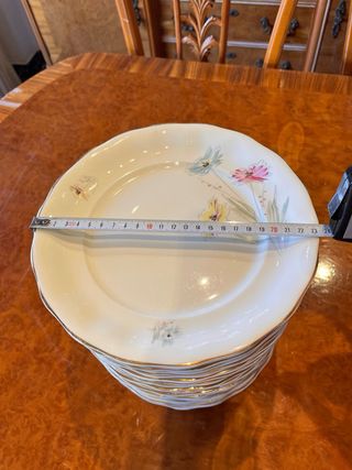 Plato de porcelana con flores