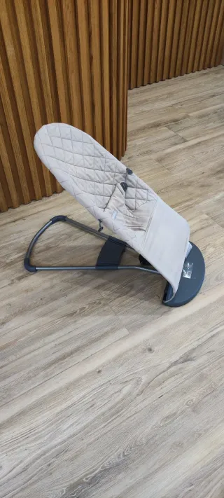 Hamaca Bebé Babybjörn con regalo juguete musical