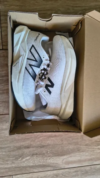 New Balance FuelCell Propel v5