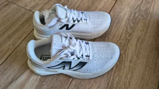 New Balance FuelCell Propel v5