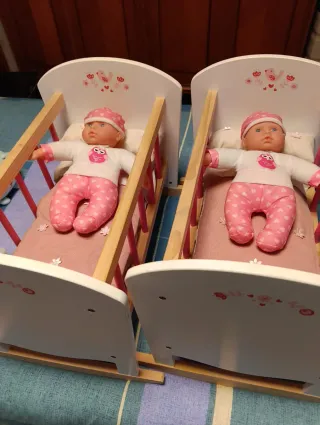 Cocina de juguete y cunas