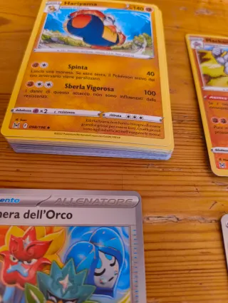 Premier Ball Pokémon con adesivi e carte