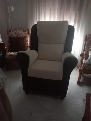 Sillón cómodo beige y marrón