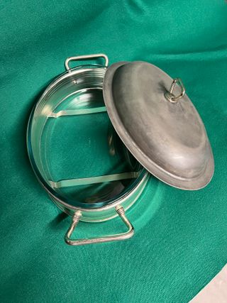 Elegante pirofila in vetro con coperchio in peltro