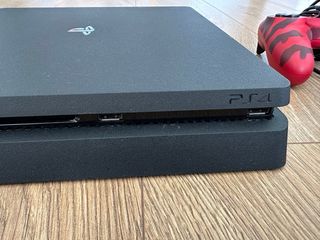 PS4 Slim 500Gb + 2 Mandos