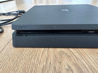 PS4 Slim 500Gb + 2 Mandos