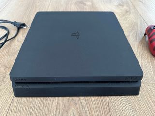 PS4 Slim 500Gb + 2 Mandos