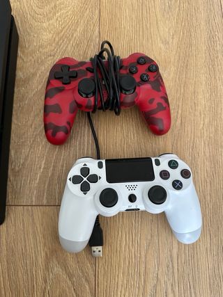 PS4 Slim 500Gb + 2 Mandos