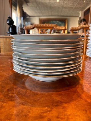 Plato de porcelana con flores