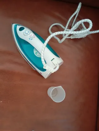 Plancha de vapor Comelet Blanca/Azul Turquesa