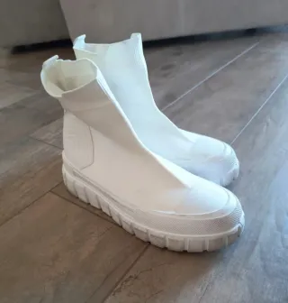 Scarpe alte bianche in tela elasticizzata