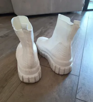 Scarpe alte bianche in tela elasticizzata