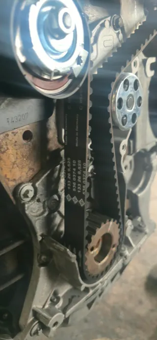 Motor Renault  megan 3 . 1.9 DCI con kit distribuc