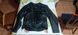 Chaqueta de cuero negra como nueva unisex