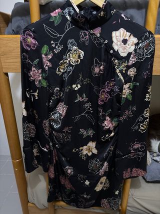 Vestido Zara floral negro talla M