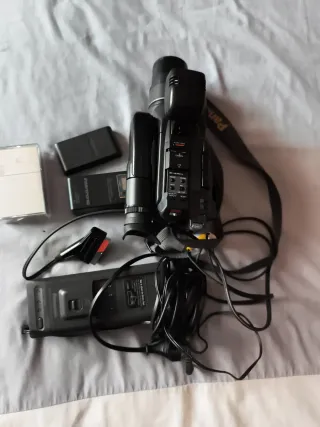 Videocámara Panasonic G2 con accesorios vintage