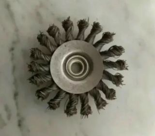 Spazzola metallica conica nuova per lavori