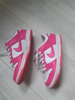 Deportivas Nike Rosa y Blancas originales.