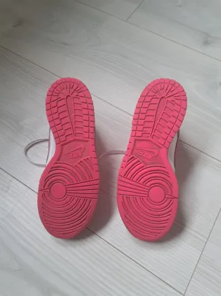 Deportivas Nike Rosa y Blancas originales.