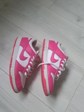 Deportivas Nike Rosa y Blancas originales.