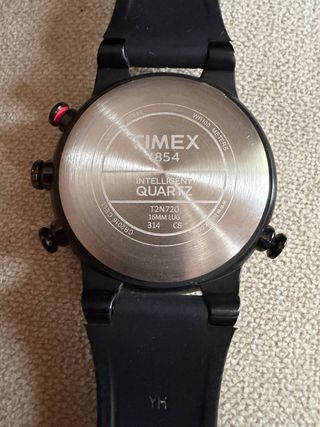 Reloj Timex Negro y Rojo intelligent quartz